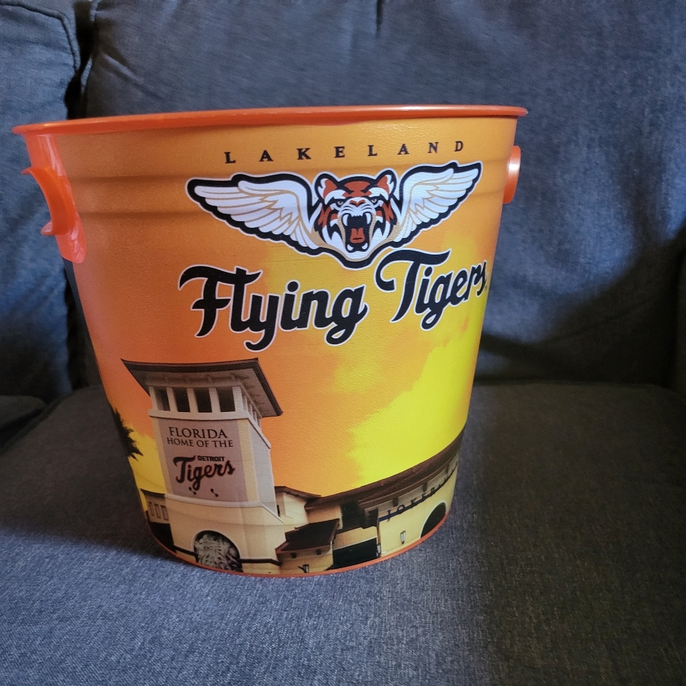 Detroit tigers bucket